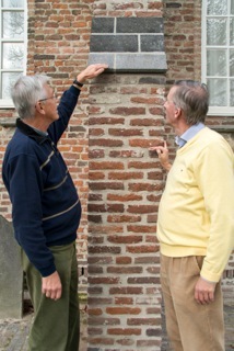 Frits Kool en Eric Janse de Jonge, leden restauratiecie PGE, november 2013