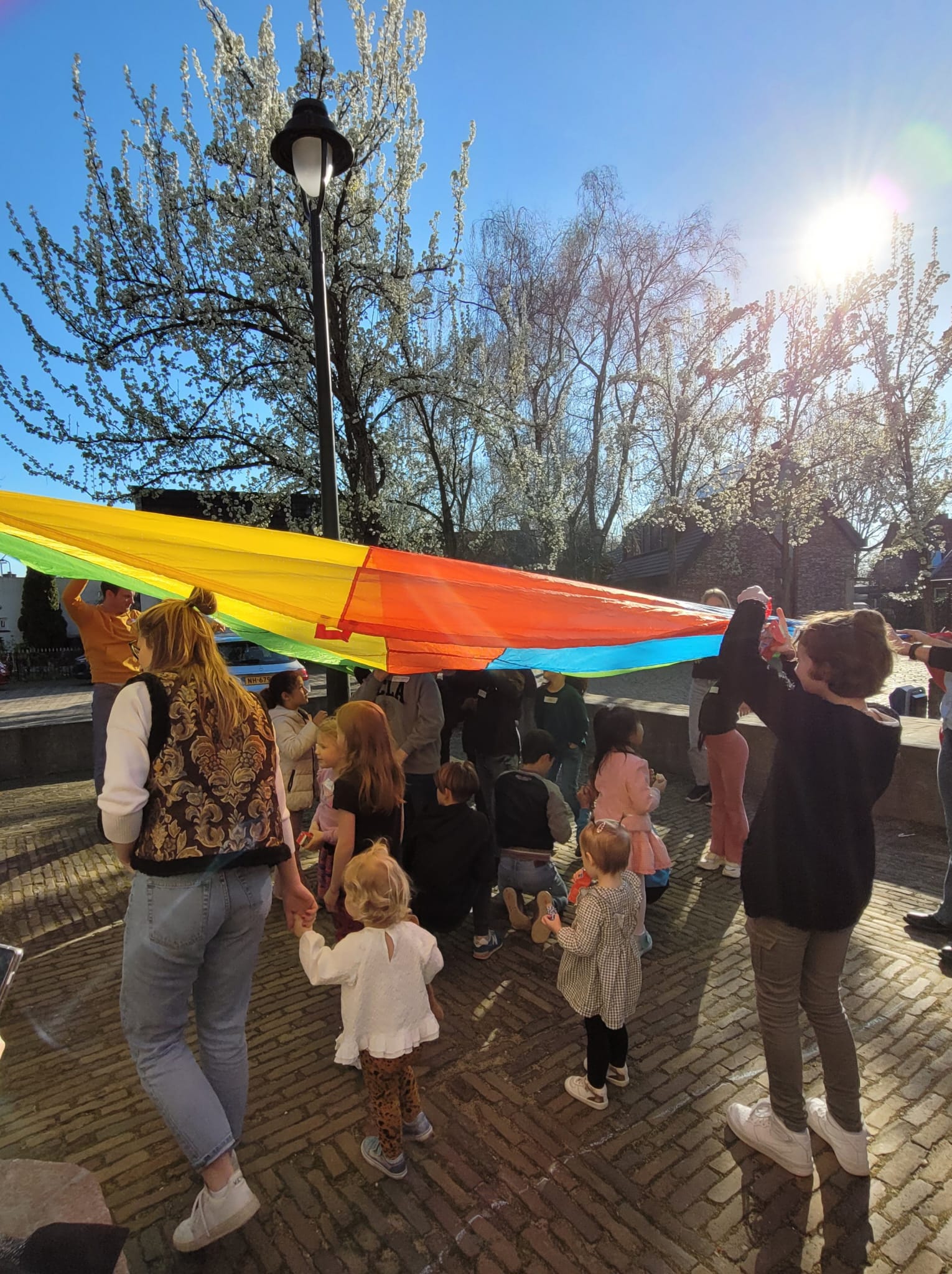 Kliederviering-zegen-buiten